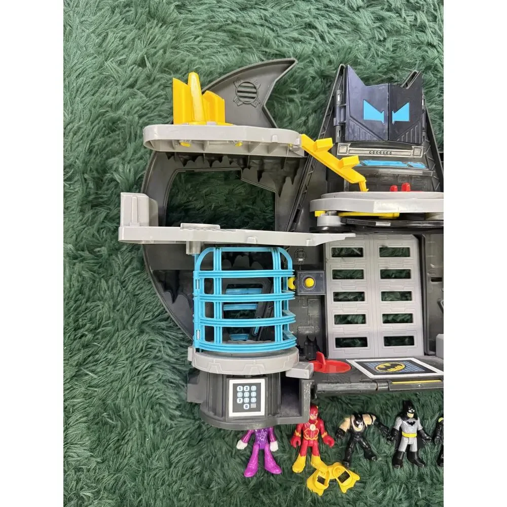 Fisher-Price Imaginext DC Super Friends Transforming Batcave Playset with 5